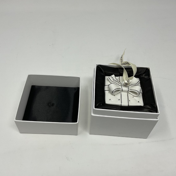 Pandora 2016 Quilted Gift Box Christmas Ornament with Storage Box & inner pouch - Picture 4 of 8